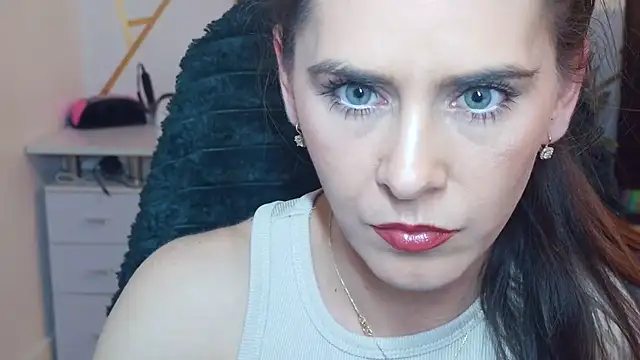 khalessi13 online show from 04/23/26, 09:39