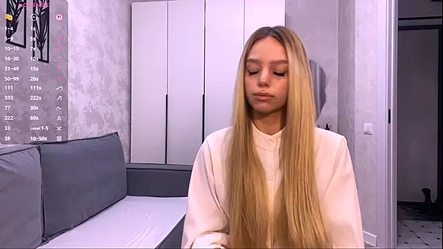 Mooniesiesita online show from 04/27/26, 08:29