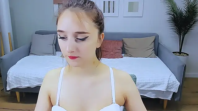 Snapshot of JulietteMonli chatting on 05/26/26, 12:34 JulietteMonli online show from 05/26/26, 12:34