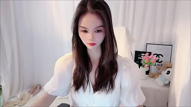 Ella-001 online show from 04/29/26, 09:13