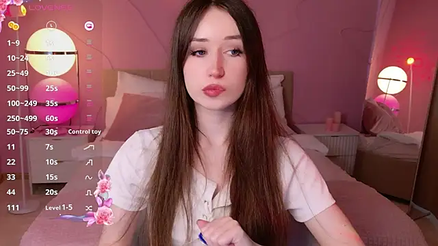 Snapshot of AliceLidelle chatting on 06/17/26, 01:45 AliceLidelle online show from 06/17/26, 01:45