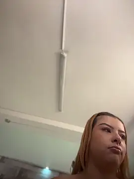 SweettVal  online show from 06/19/26, 04:00