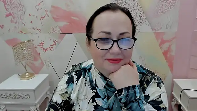 Luciared1 online show from 04/27/26, 01:53