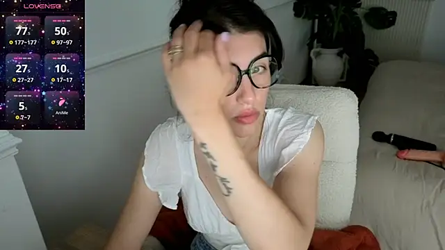 Snapshot of charlieangella chatting on 05/05/26, 06:43 charlieangella online show from 05/05/26, 06:43