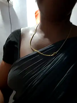 Snapshot of Tamil_Hot_HoneyBee chatting on 07/20/26, 11:45 Tamil Hot HoneyBee online show from 07/20/26, 11:45