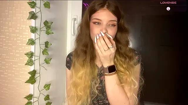  Lily Moon  online show from 04/25/26, 05:32