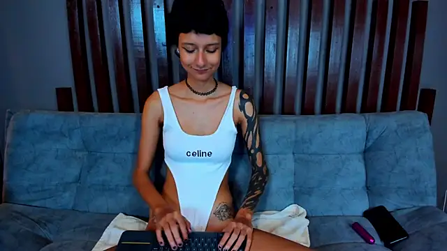 snner-velvet online show from 05/10/26, 01:16