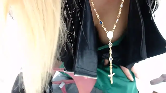 Snapshot of BlondeNatalia chatting on 06/11/26, 11:25 BlondeNatalia online show from 06/11/26, 11:25