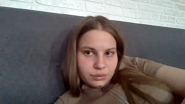  Linsyy ee  online show from 04/28/26, 02:27