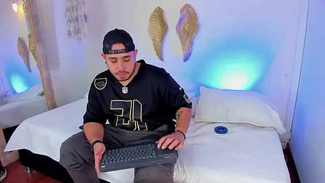 ChrisWyles online show from 04/28/26, 11:37