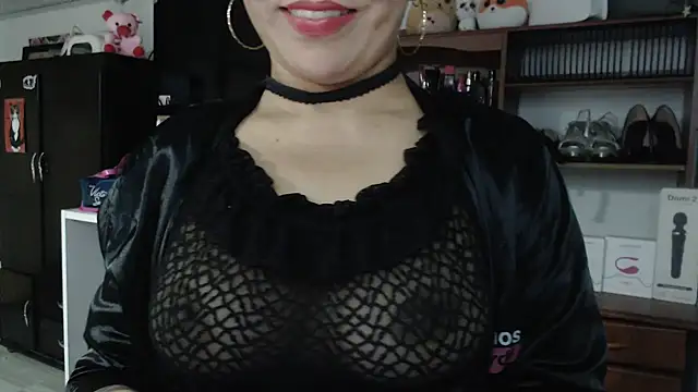 Snapshot of nadia__abaud chatting on 02/08/25, 12:38 nadia abaud online show from 02/08/25, 12:38