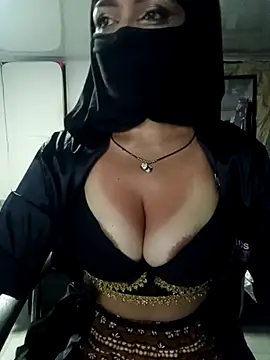 Snapshot of nadia__abaud chatting on 03/11/25, 02:43 nadia abaud online show from 03/11/25, 02:43