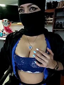 Snapshot of nadia__abaud chatting on 09/30/25, 01:43 nadia abaud online show from 09/30/25, 01:43