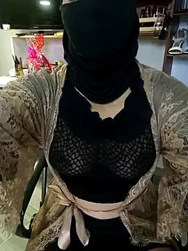 Snapshot of nadia__abaud chatting on 10/19/25, 11:05 nadia abaud online show from 10/19/25, 11:05