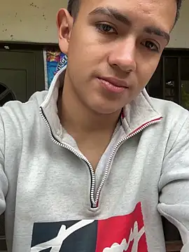 santiagoo madrid online show from 04/25/26, 04:48