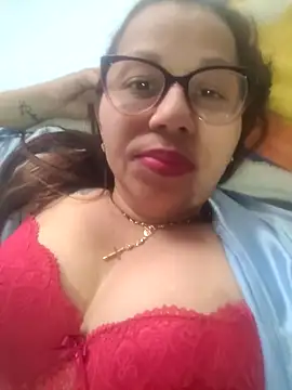 Snapshot of Ladymilf12 chatting on 05/06/26, 06:24 Ladymilf12 online show from 05/06/26, 06:24