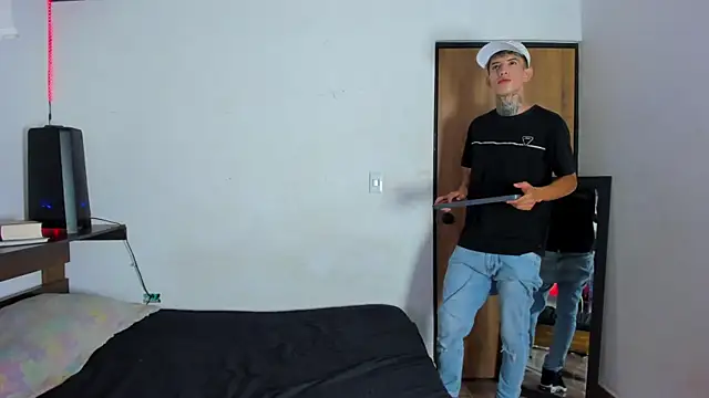 Darwinstark  online show from 04/27/26, 08:18