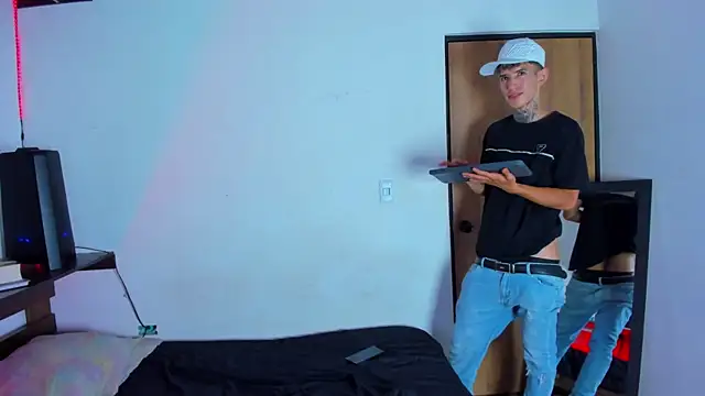 Darwinstark  online show from 04/28/26, 02:27