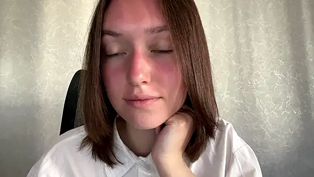LisaSunrise online show from 05/02/26, 01:32
