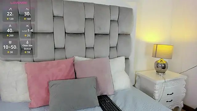 sofia  thompson online show from 04/29/26, 11:47