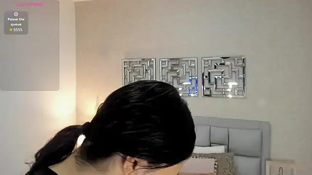 Snapshot of sofia__thompson chatting on 05/16/26, 12:18 sofia thompson online show from 05/16/26, 12:18