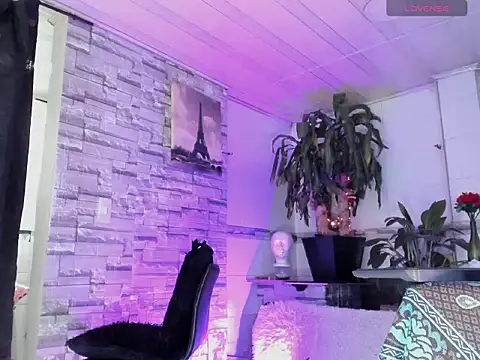 Snapshot of BeautyCatalella1 chatting on 05/07/26, 12:43 BeautyCatalella1 online show from 05/07/26, 12:43