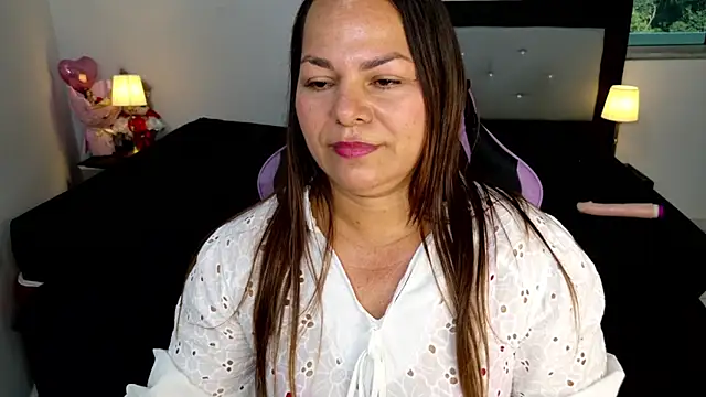 Madame scarlet44 online show from 05/01/26, 07:29