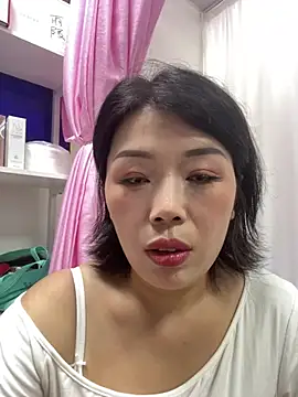 Snapshot of milkwine chatting on 05/03/26, 01:06 milkwine online show from 05/03/26, 01:06