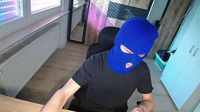 Snapshot of BadBoyMasked chatting on 04/27/26, 04:27 BadBoyMasked online show from 04/27/26, 04:27