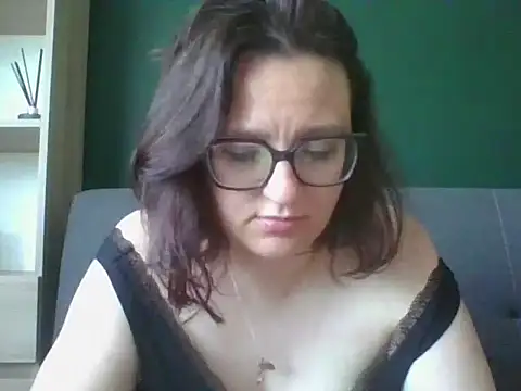 Snapshot of sensual_paris chatting on 05/26/26, 05:25 sensual paris online show from 05/26/26, 05:25