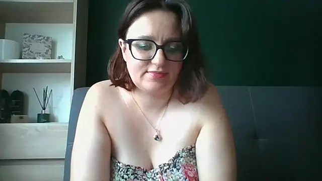 Snapshot of sensual_paris chatting on 08/04/26, 05:43 sensual paris online show from 08/04/26, 05:43