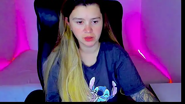Snapshot of Natali_Secret chatting on 06/12/26, 04:17 Natali Secret online show from 06/12/26, 04:17