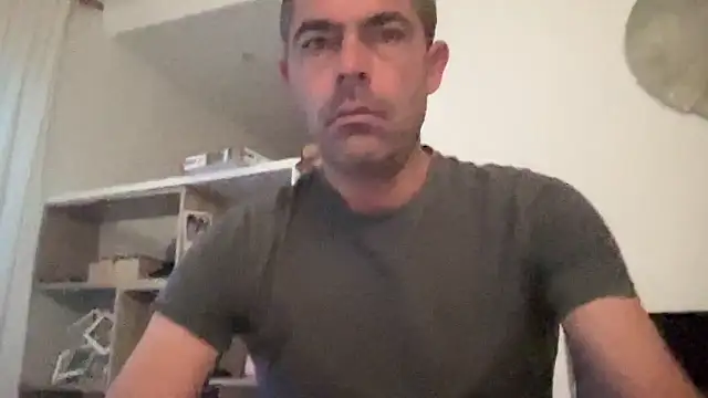 Snapshot of Riccardo86xx chatting on 04/30/26, 04:08 Riccardo86xx online show from 04/30/26, 04:08