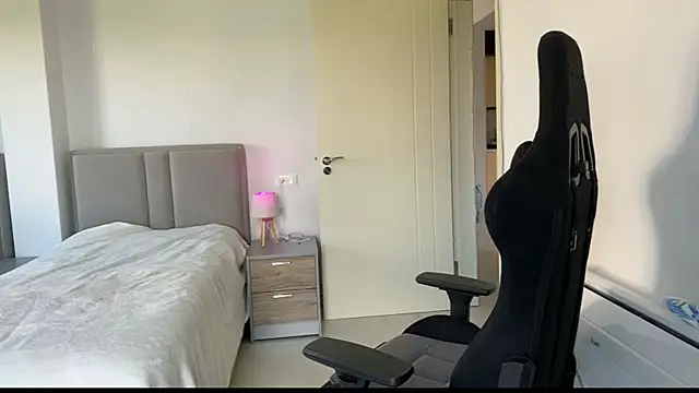 PrincesSsLilu online show from 06/25/26, 12:20