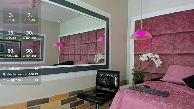 Snapshot of paolarey chatting on 12/13/24, 12:53 paolarey online show from 12/13/24, 12:53