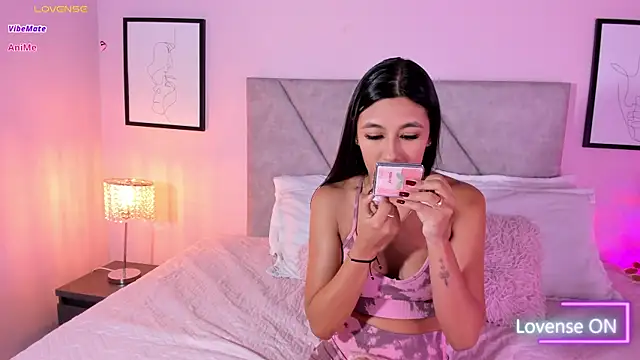 Emiilyh  online show from 06/09/26, 08:20