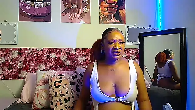 Snapshot of EnchantingLisa chatting on 06/04/26, 04:57 EnchantingLisa online show from 06/04/26, 04:57