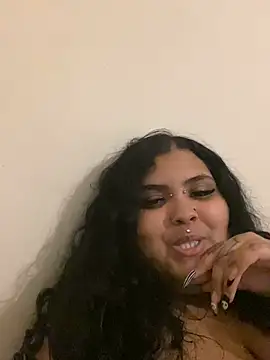 Snapshot of Izzy_Moon chatting on 08/08/26, 04:47 Izzy Moon online show from 08/08/26, 04:47