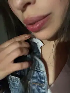 Yenifer 27 online show from 04/29/26, 11:55