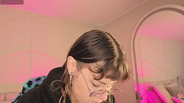 Snapshot of Rossiee_huntt chatting on 07/03/26, 12:44 Rossiee huntt online show from 07/03/26, 12:44