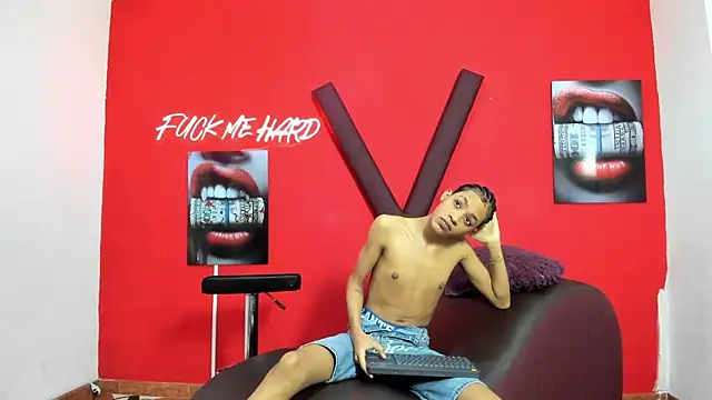 LOVE GUYS1 online show from 04/29/26, 01:15