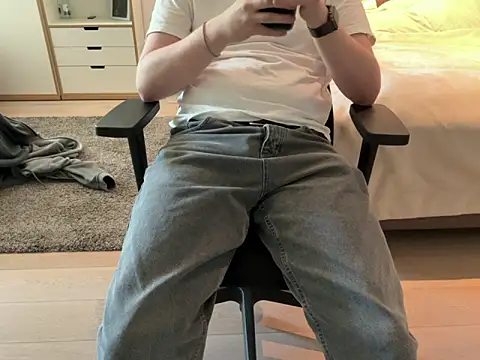 hotbiboy2003 online show from 04/28/26, 02:00