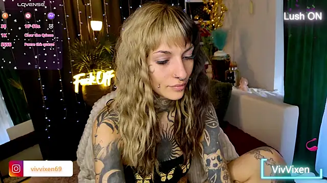 Snapshot of VivVixen chatting on 05/23/26, 02:54 VivVixen online show from 05/23/26, 02:54