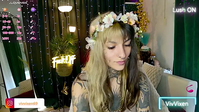 Snapshot of VivVixen chatting on 06/11/26, 04:38 VivVixen online show from 06/11/26, 04:38
