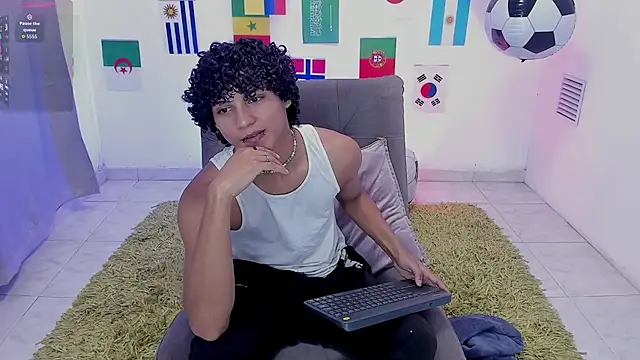 Snapshot of hades_derox_ chatting on 07/03/26, 12:50 hades derox online show from 07/03/26, 12:50