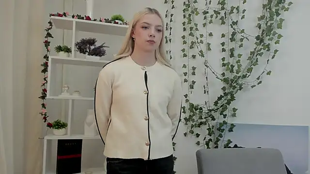 AmandaTrousdale online show from 04/29/26, 12:31