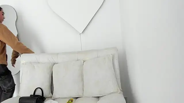 LiaCampbell  online show from 07/22/26, 08:00