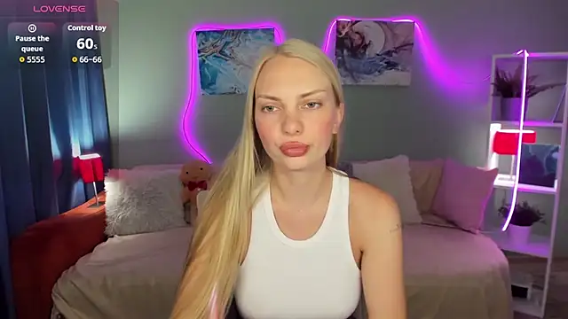 Snapshot of NancyGlamour chatting on 06/15/26, 11:12 NancyGlamour online show from 06/15/26, 11:12