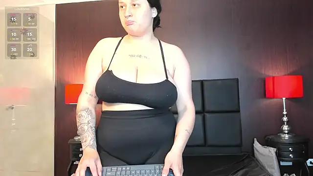 Snapshot of SienaStorn chatting on 05/15/26, 05:25 SienaStorn online show from 05/15/26, 05:25