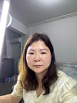 Snapshot of linda51863 chatting on 06/03/26, 02:33 linda51863 online show from 06/03/26, 02:33